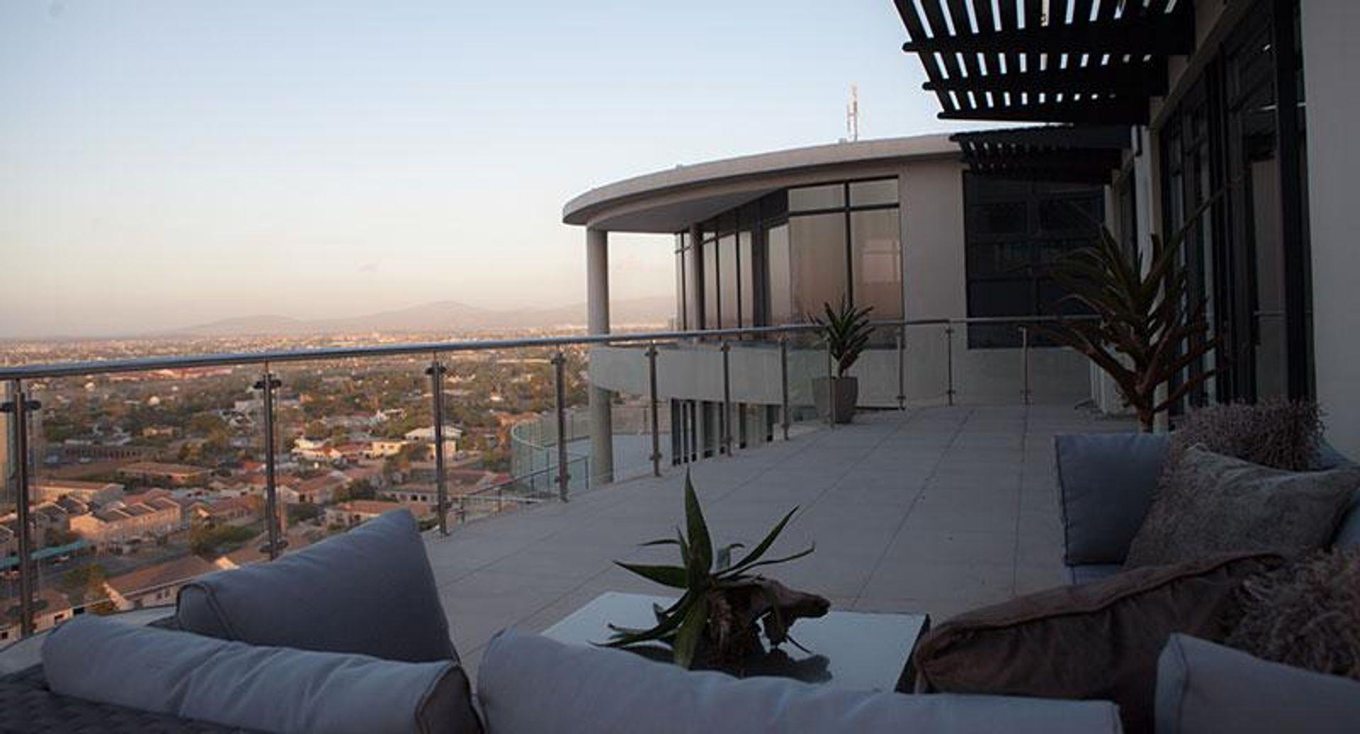 2 Bedroom Property for Sale in Bloubergrant Western Cape